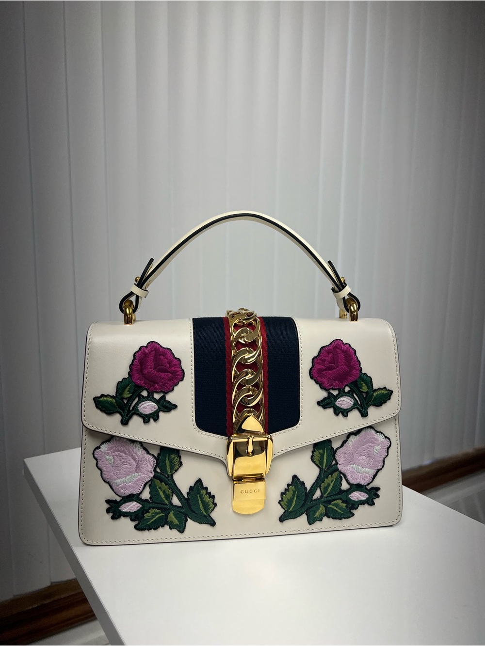 Gucci White Sylvie Floral Embroidered Leather Shoulder Bag - Picture 16 of 16